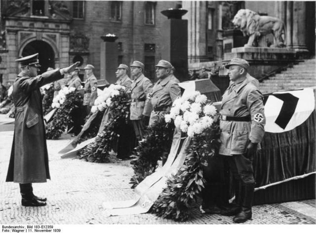 Suicidio de Hitler en Berlín.