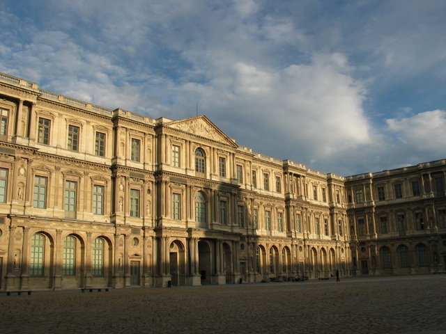 Cour Carrere del Palacio del Louvre