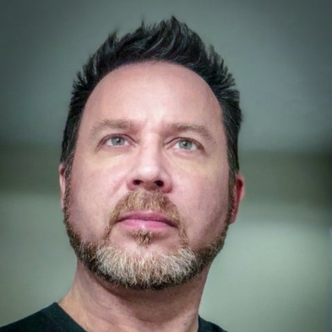 Christopher Allbritton raises $15,000 raises $15,000 thrugh  his blog Back-to-Iraq 3.0, to send him to report independently from the war, demonstrating the abilty of blogs to financially support independent journalism (called the "tip-jar model)