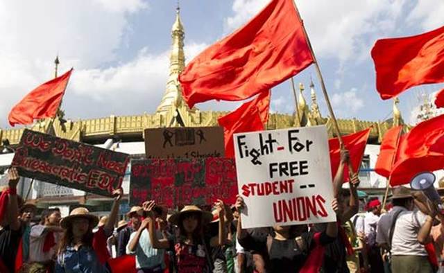 Myanmar protests are tracked via blogs and social networking sites as journalists blocked entry