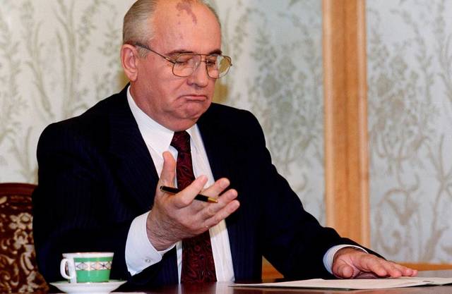 The Soviet Union ceases to exist, effectively ending the Cold War