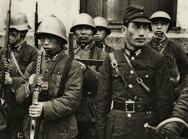 Mac Arthur accepts Japan’s surrender