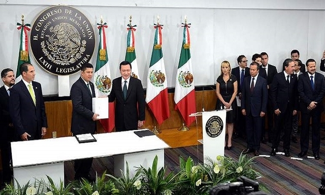 Se comienza a intentar definir el derecho administrativo