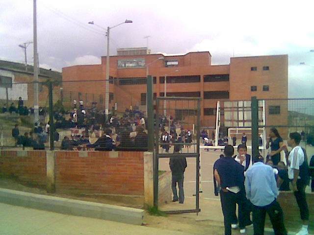 INGRESO AL COLEGIO PARAÍSO MIRADOR