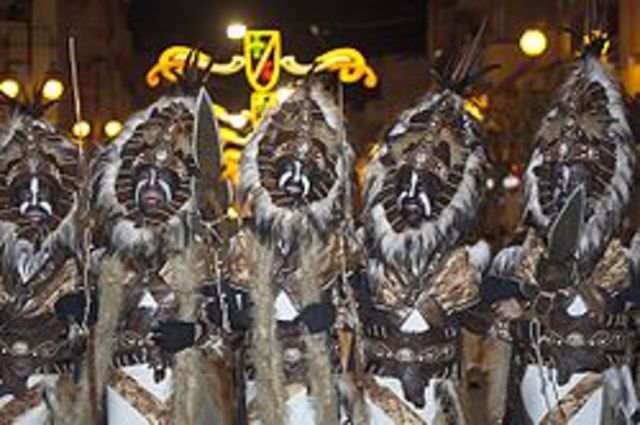 moros y cristianos and what they wear