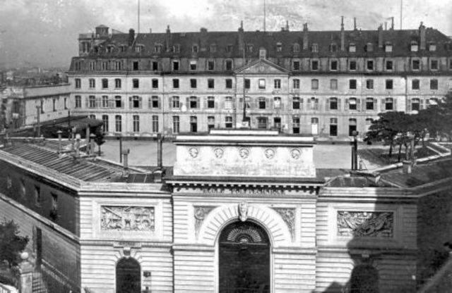 Se fundó en Francia la École des Ponts et Chausées