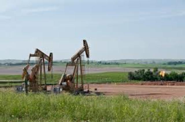 Oil is discovered near El Dorado