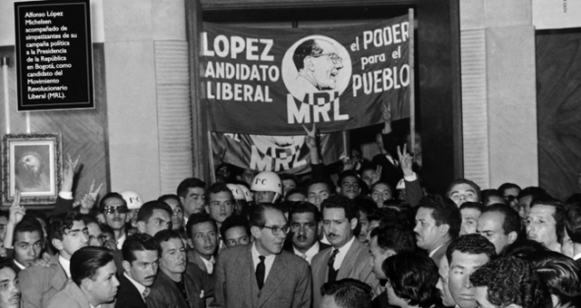 Pluralismo político: aparición de primeros grupos de izquierda