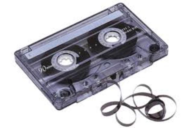 Tecnologías: radio AM, TV (blanco y negro, color), videojuegos, cassette