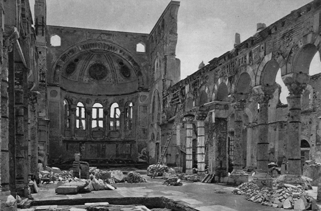 Καταστροφή από πυρκαγιά και ανοικοδόμηση.