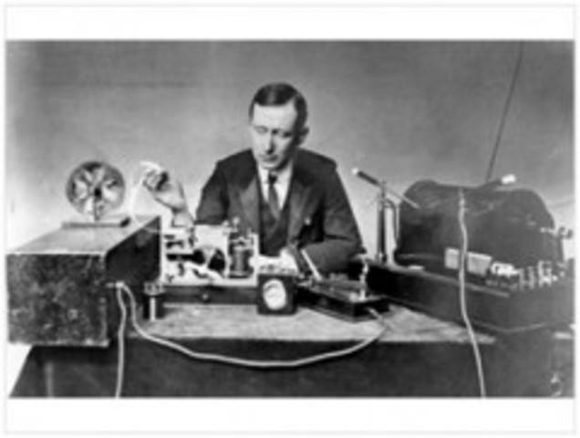 En un garaje de Pittsburgh se crea la primera estación de radio del mundo.