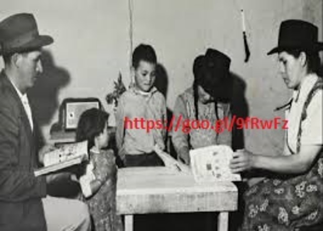 Nacimiento de las escuelas radiofónicas