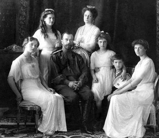 Familia real es asesinada