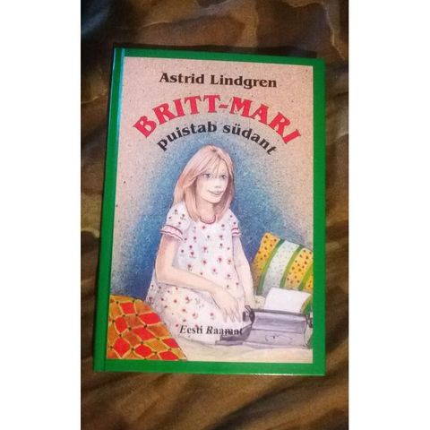 Avaldas esimese raamatu