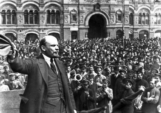 Lenin Returns To Russia