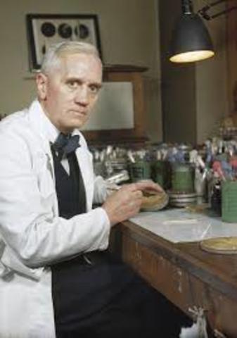 Alexander Fleming,  descubrimiento de la penicilina.