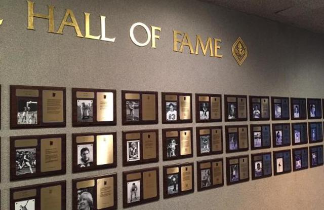Muere J. Naishmith y como tributo a su persona se inaugura el “Hall Of. fame”