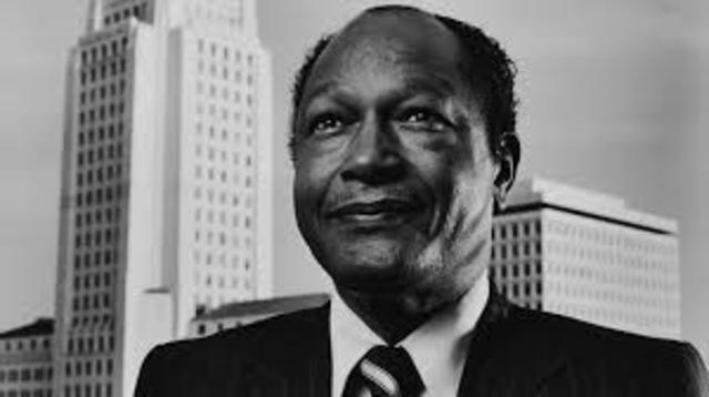 Tom bradley elected mayor