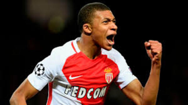 en que equipo jugo mbappe