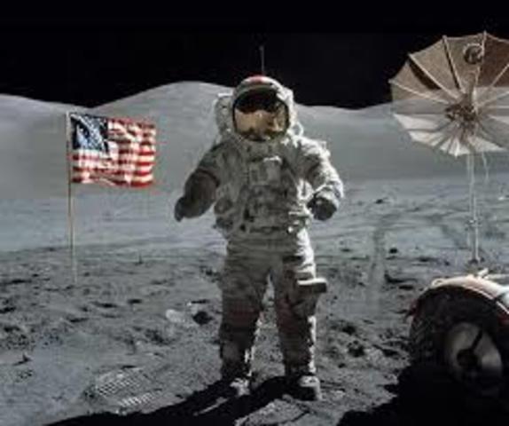 el hombre llega a la luna