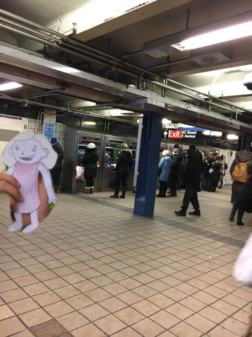 Elizbeth apporte le metro