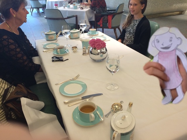 Elizbeth va pour the