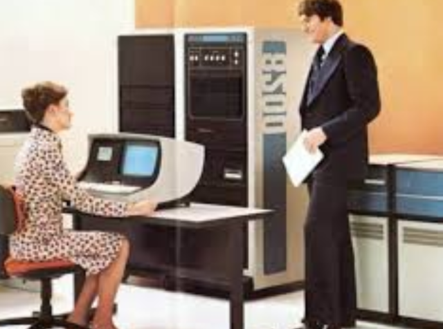 utilización generalizada de las computadoras en los negocios y productividad y calidad de los servicios