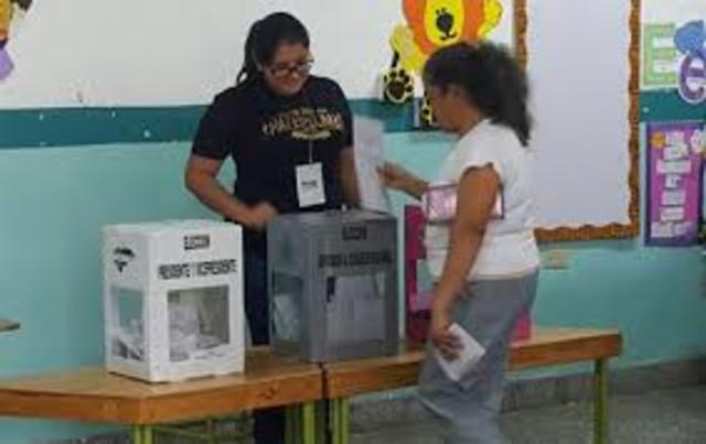 Se pone en marcha la elección popular de alcaldes.