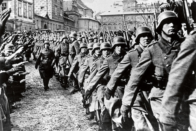 Tyskland invaderer Polen