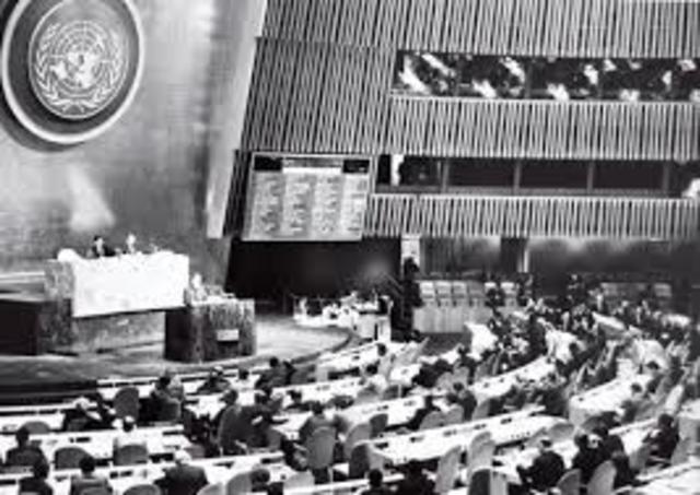 La República Popular China  reemplaza a la República de China  en Naciones Unidas