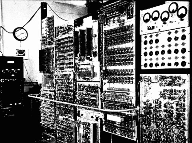 E.D.S.A.C. (Computadora Automática Electrónica de Almacenamiento Diferido)