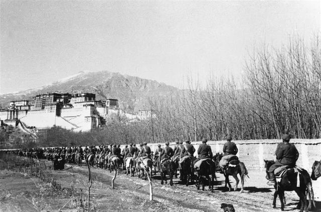 解放军进藏部队进驻拉萨