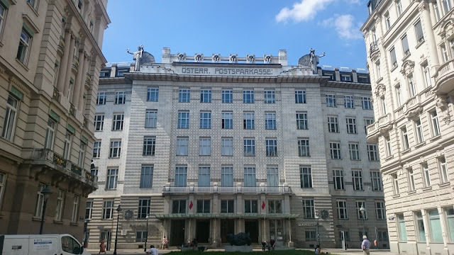 Casa postal de ahorros de Viena. Otto Wagner en 1905. (Sezession vienesa).
