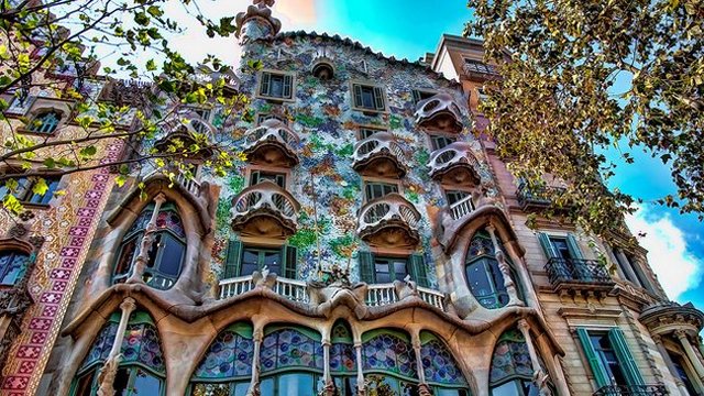 Casa Batlló en Barcelona. Antoni Gaudi en 1906. (Modernismo)