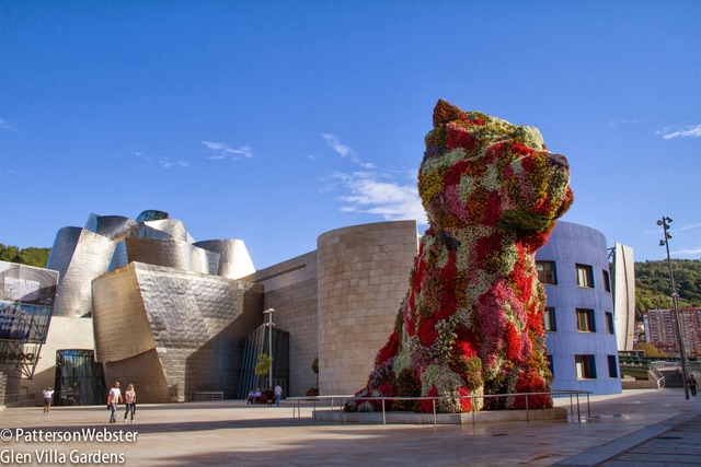 Museo Guggenheim de Bilbao. Frank O. Gehry en 1993 (iconoclasista del desconstructivismo).