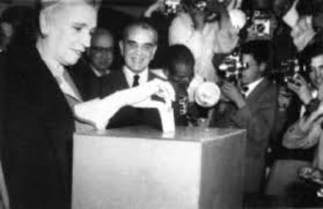 Por primera vez se ejerce el voto femenino