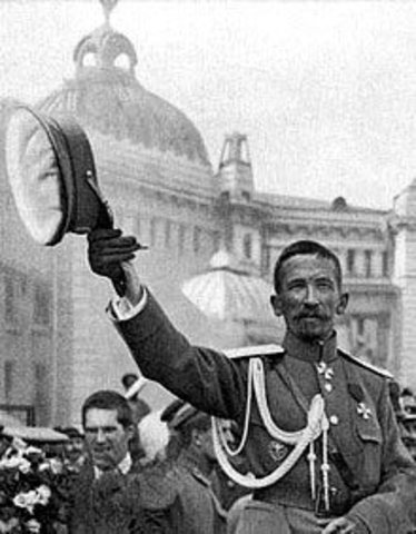 Golpe fallido del General Lavr Kornílov. Kornilov es arrestado y hecho prisionero.