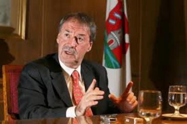 Asume la gobernación Juan Schiarett