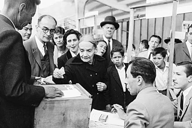 Las mujeres mexicanas ejercen por primera vez su derecho al voto