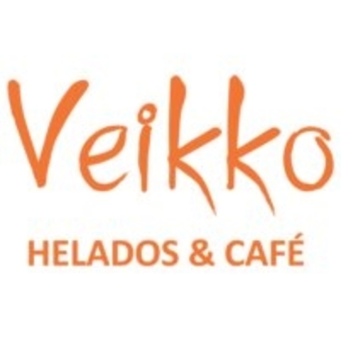 Solchi y Jaz van a Veikko con sus compañeros y el colegio