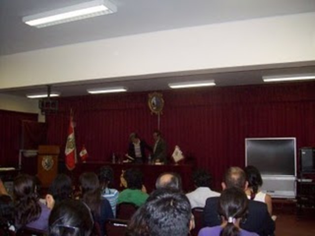 dirige en Moscú un seminario con Lúriya, Eisenstein y el lingüista Marr.