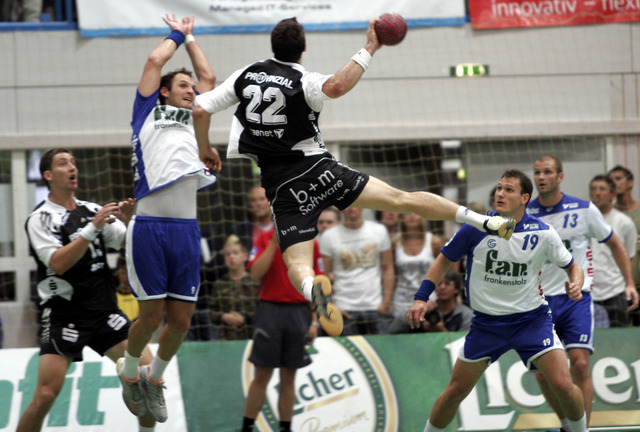empeze a jugar al handball en el mariano acosta