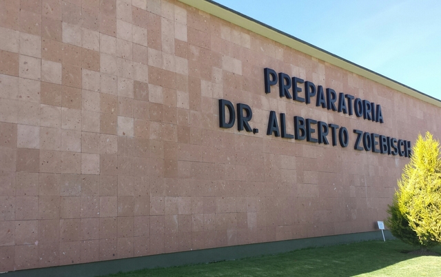 Entro a la preparatoria zoebisch