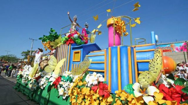 Se organiza la primera Batalla de Flores