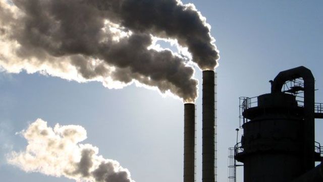 Fabricas sobre el río