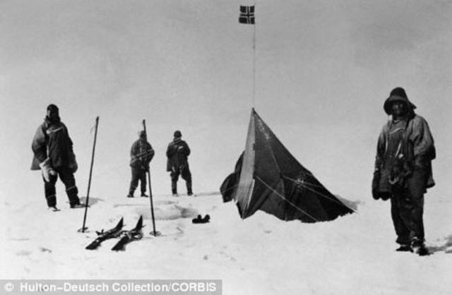 Amundsen reaches last depot