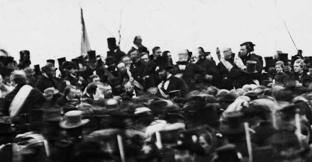 Lincoln Gives His Gettysburg Address