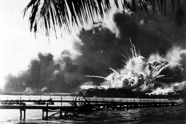 Japanese bomb Pearl Harbor, Hawaii