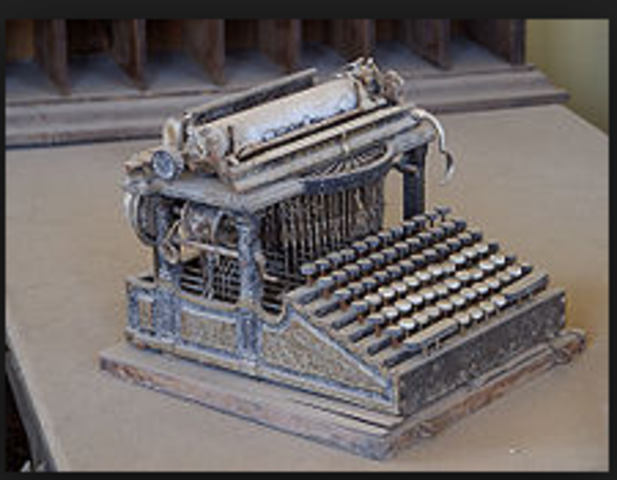 PRIMERA MAQUINA DE ESCRIBIR