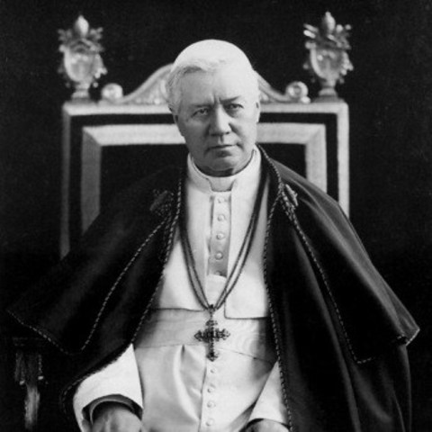 Encíclica Pascendi condenando el modernismo teológico.